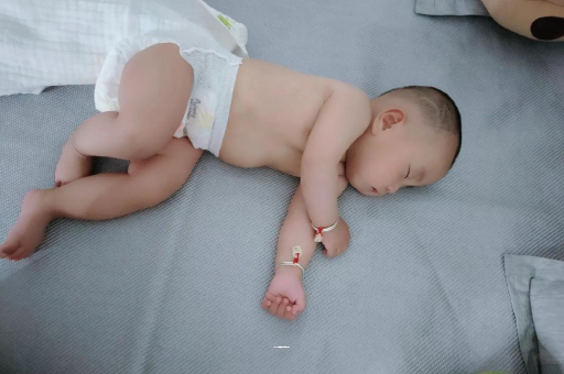 五家渠怀孕多久会显肚子